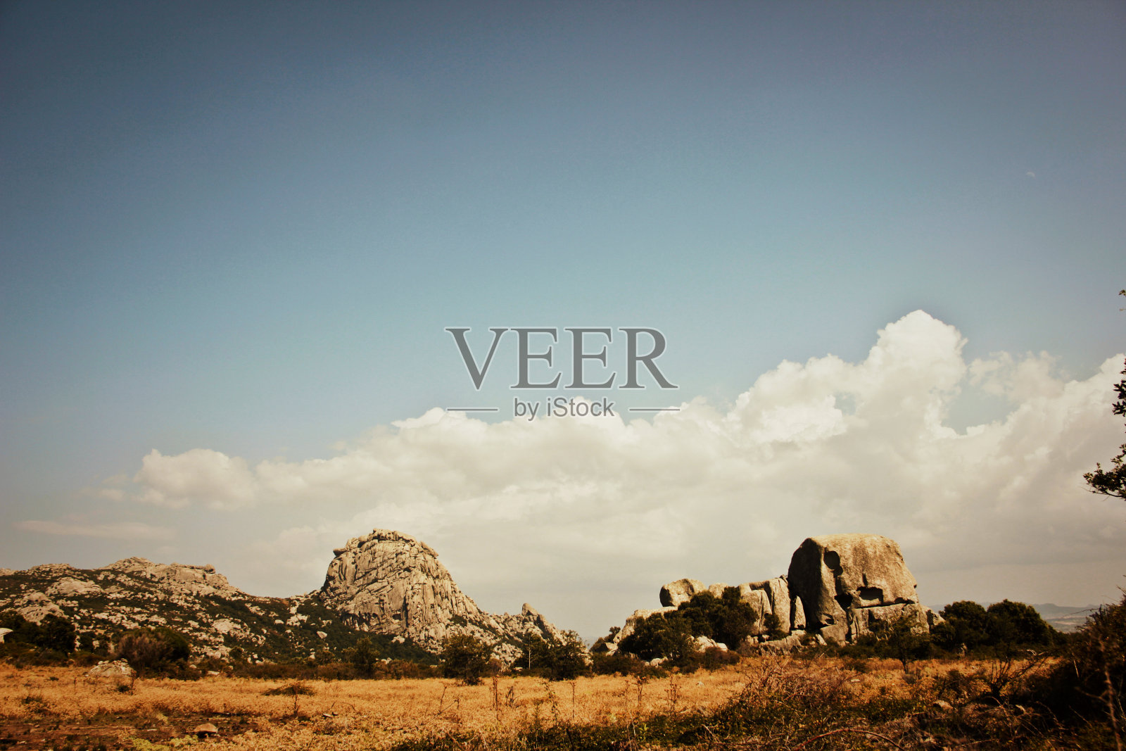 撒丁岛北部岩石的侧面图照片摄影图片