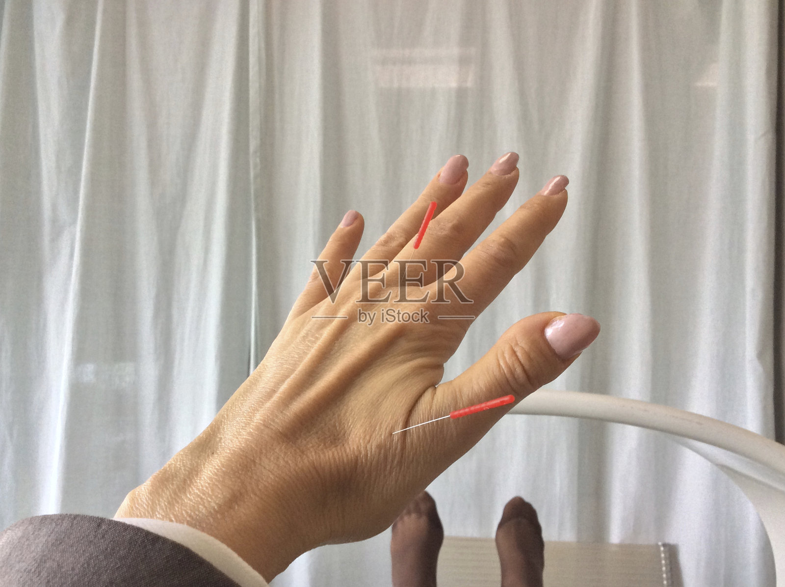 针灸治疗减轻半月板疼痛照片摄影图片