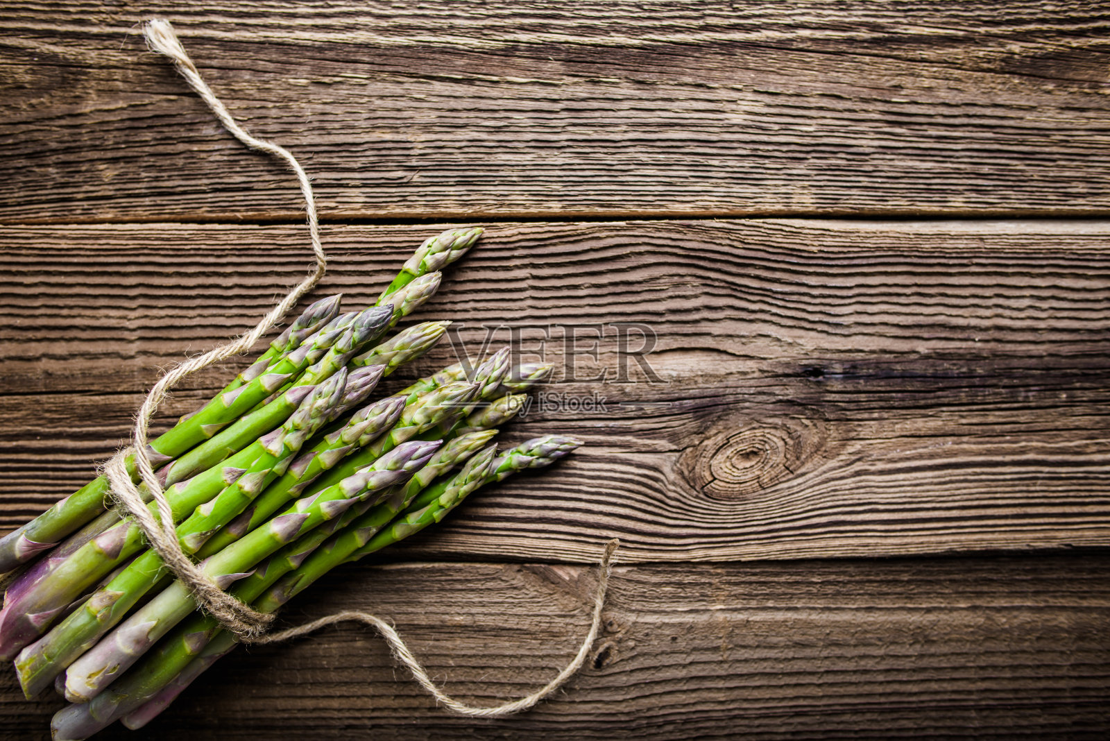 绿色芦笋串，健康食品理念照片摄影图片