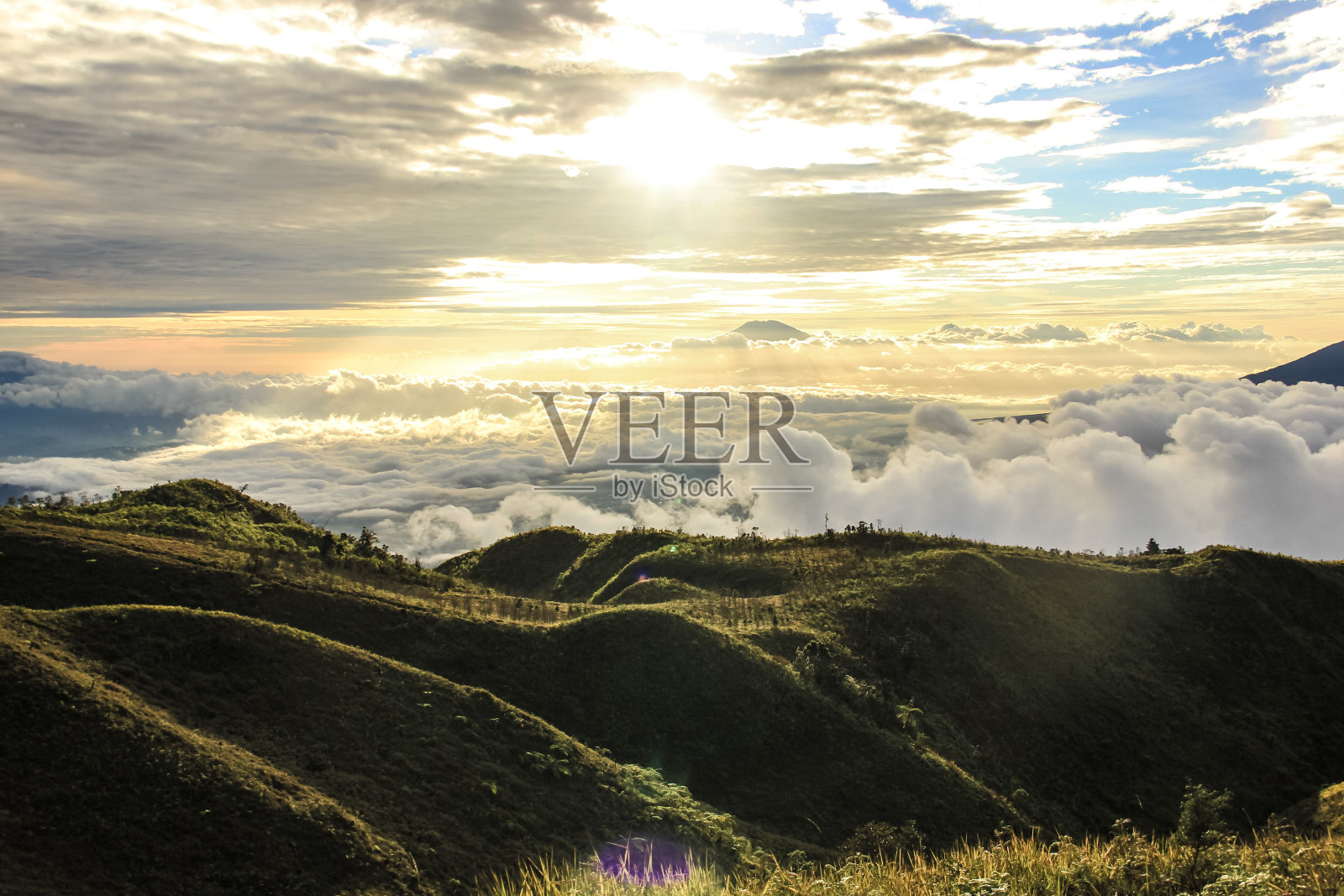 普劳山的日出照片摄影图片