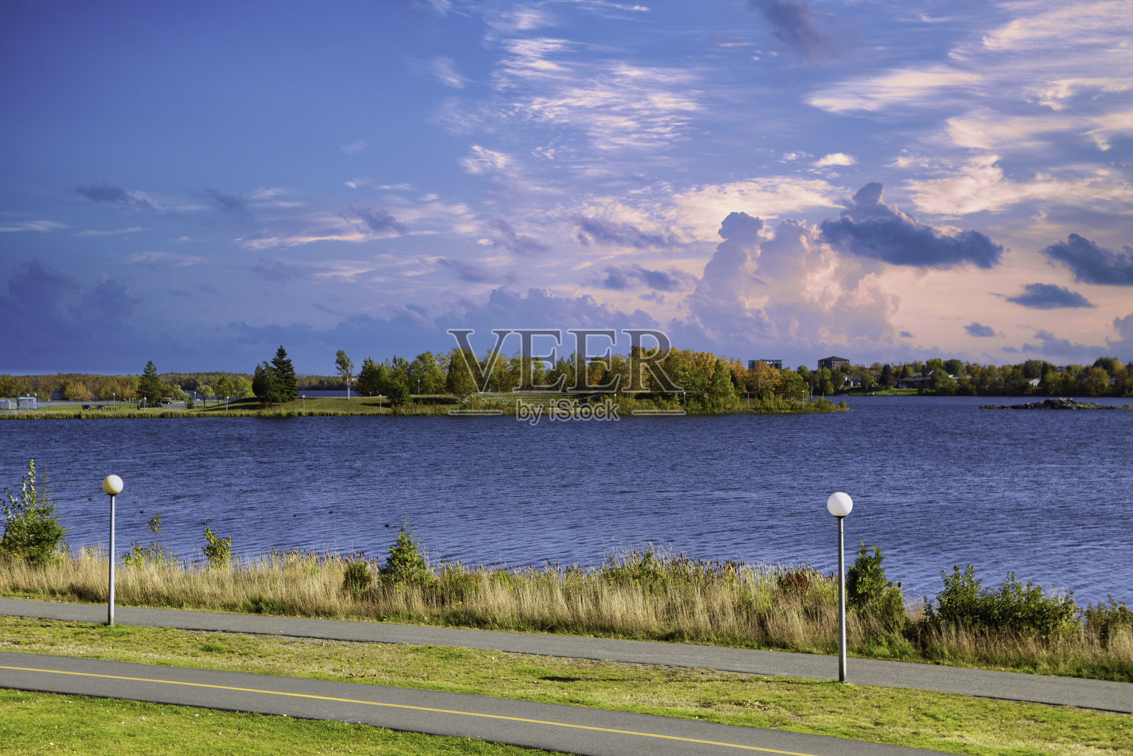 奥斯科多用途步道和自行车道照片摄影图片