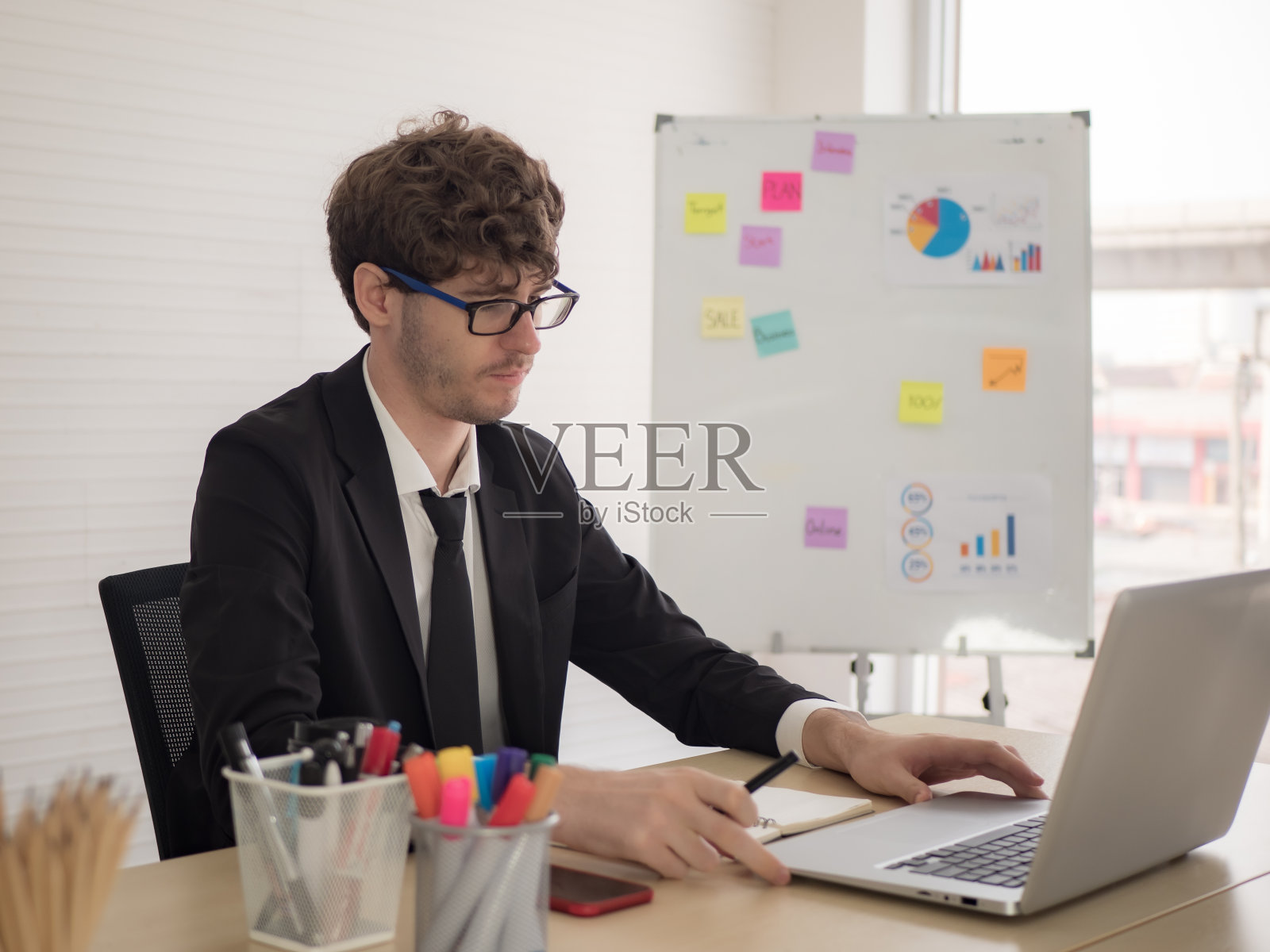 商人因COVID-19失业照片摄影图片