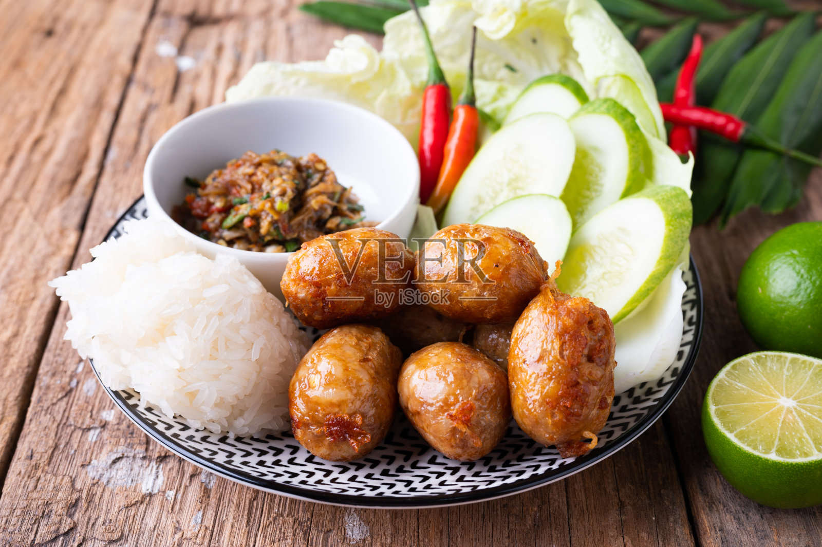 泰国香肠，东方风味香肠，烤香肠，泰国街头小吃照片摄影图片