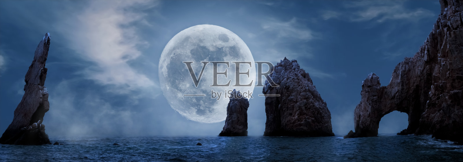 月光背景上的岩石形成。著名的洛斯卡沃斯拱门。墨西哥。南下加利福尼亚州。全景图像。横幅的格式。照片摄影图片