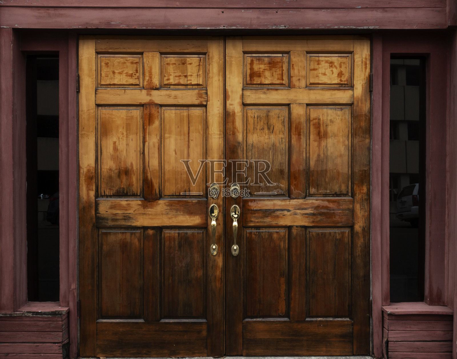 废弃建筑上漂亮的门照片摄影图片