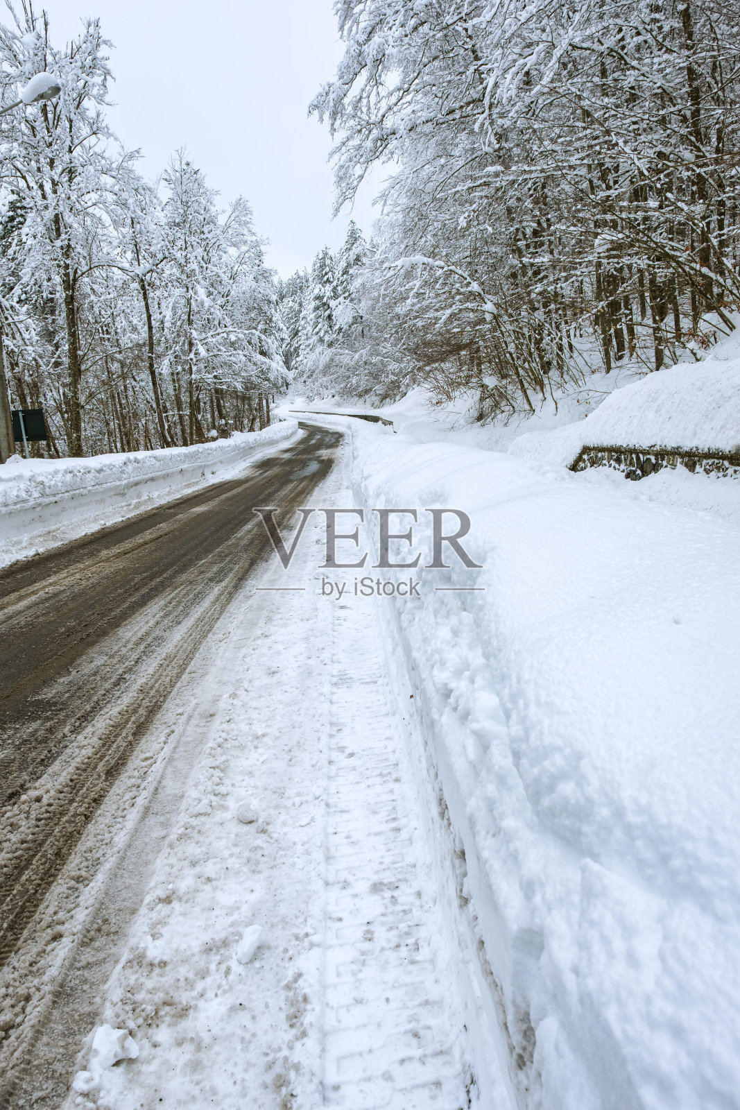 巴罗路通冬季。彩色图像照片摄影图片