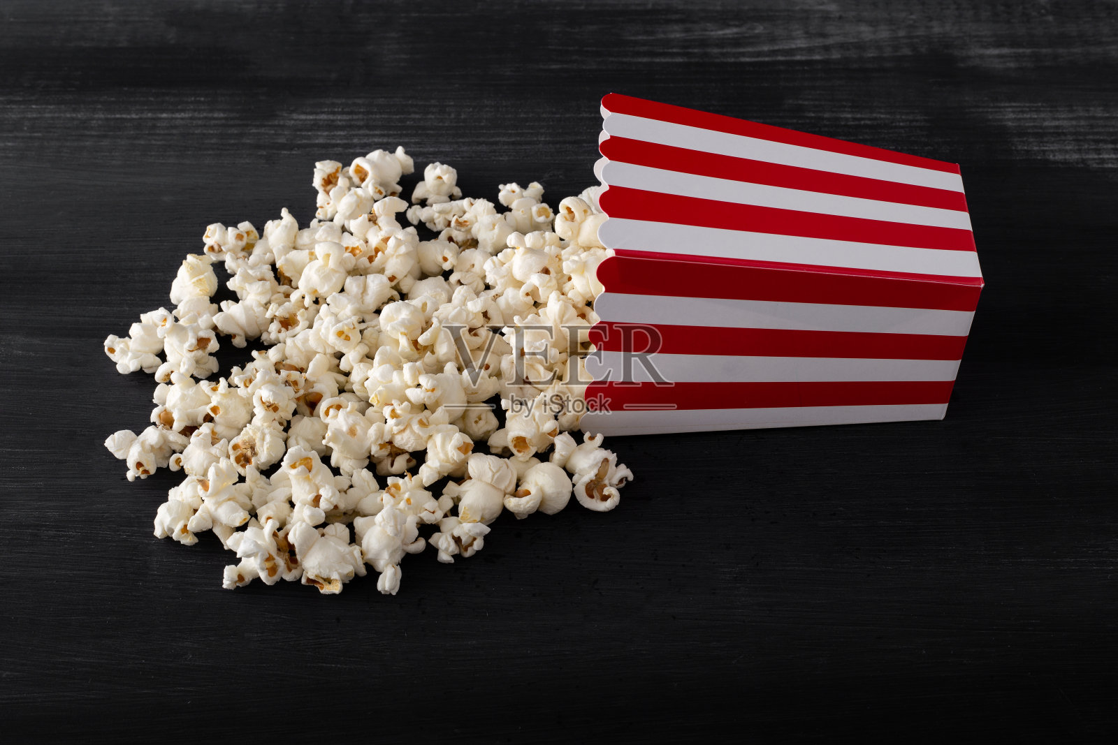 硬纸盒内爆米花照片摄影图片
