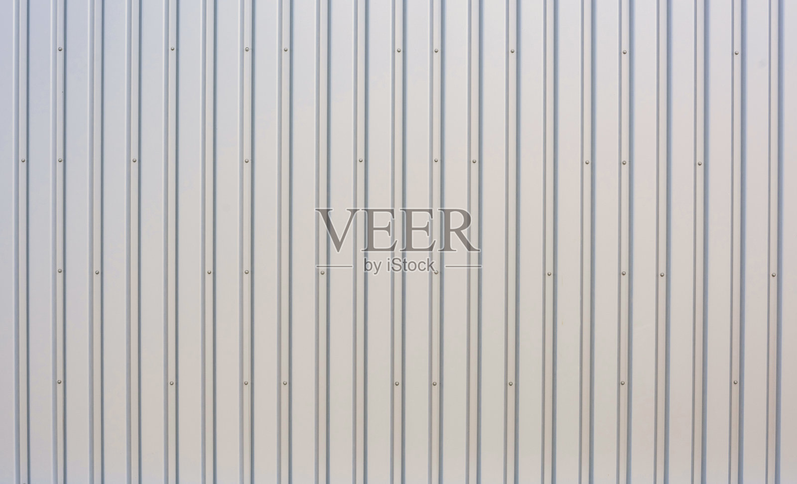 铝表面。波纹铁板或梯形金属板照片摄影图片