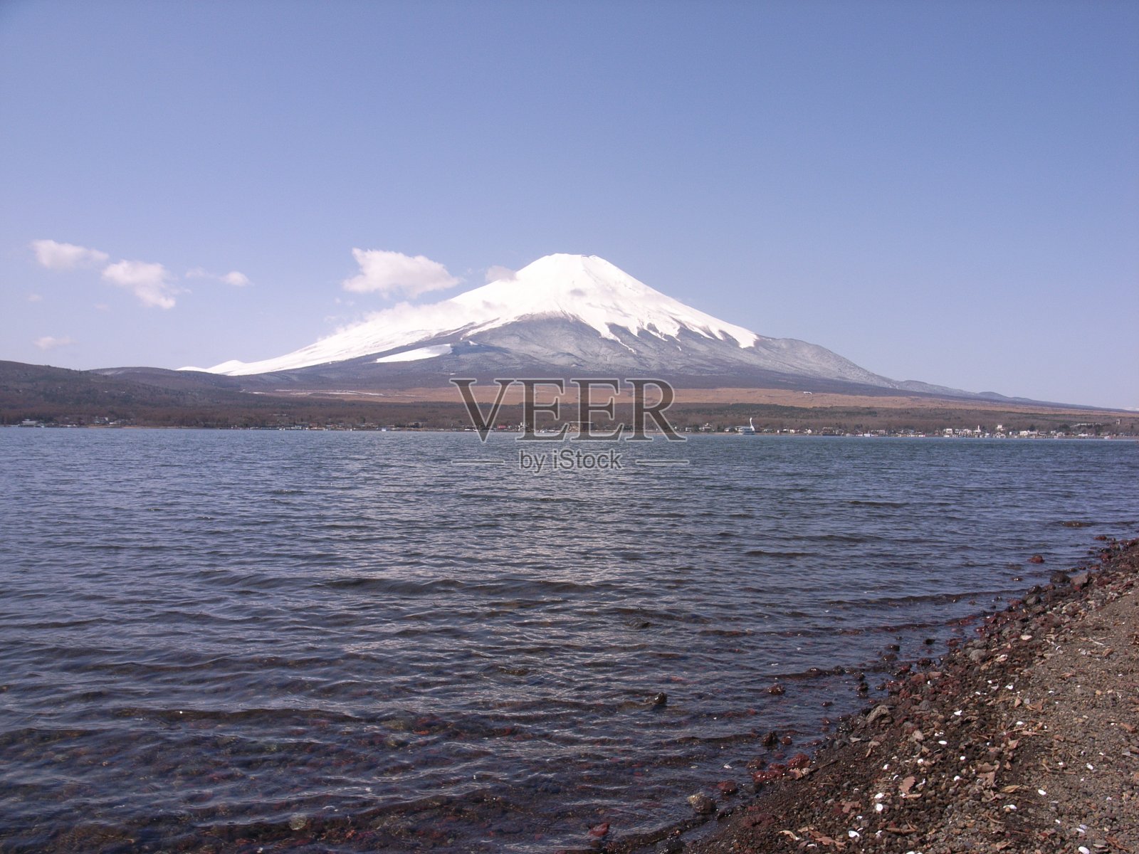 富士山上覆盖了一层雪照片摄影图片