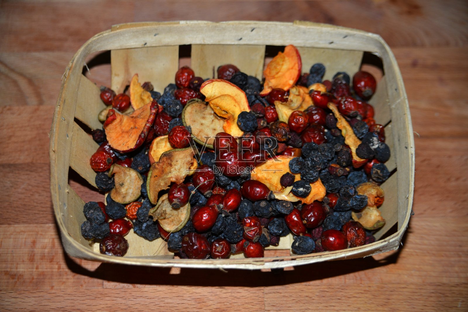 森林水果干照片摄影图片