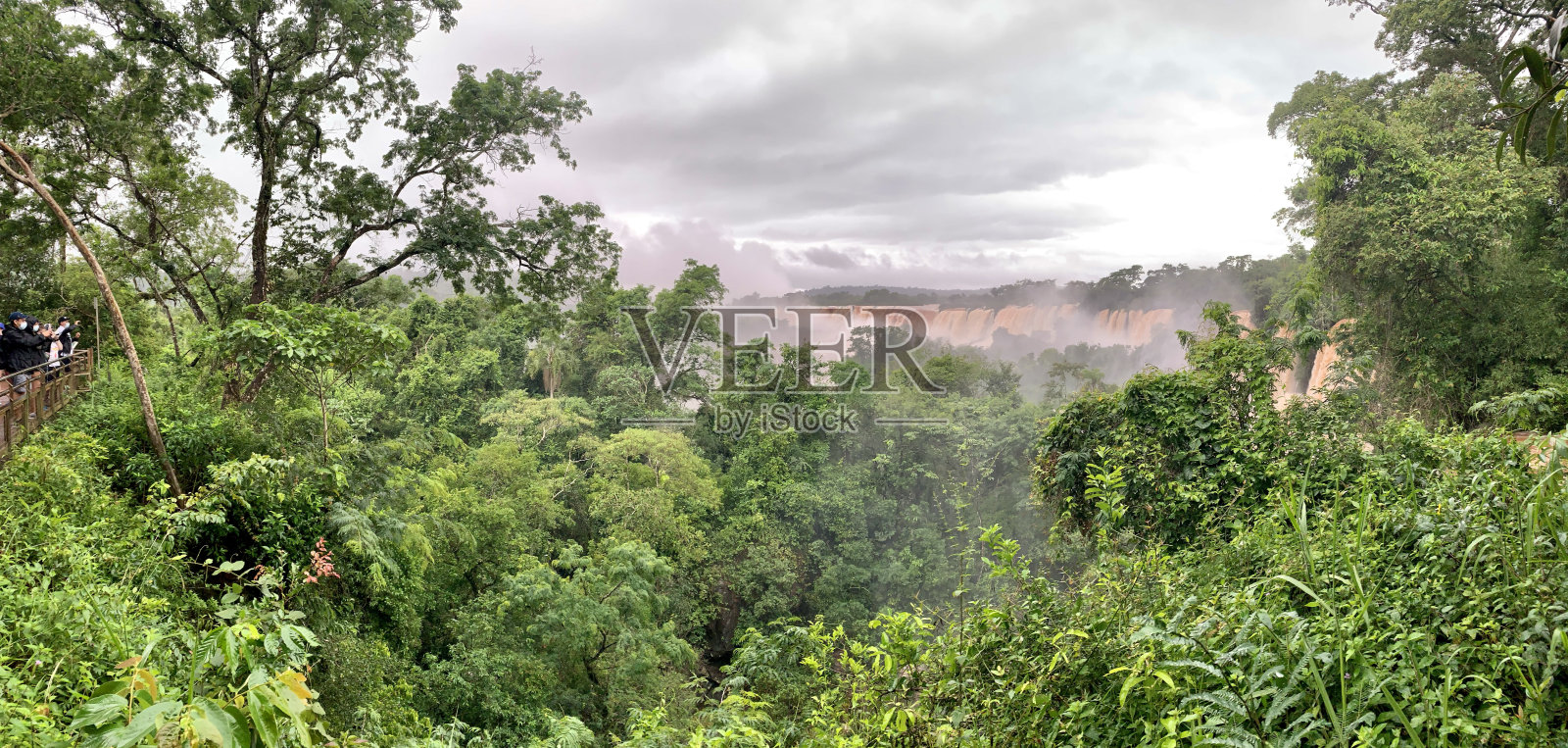 阿根廷米西奥内斯的伊瓜苏瀑布照片摄影图片