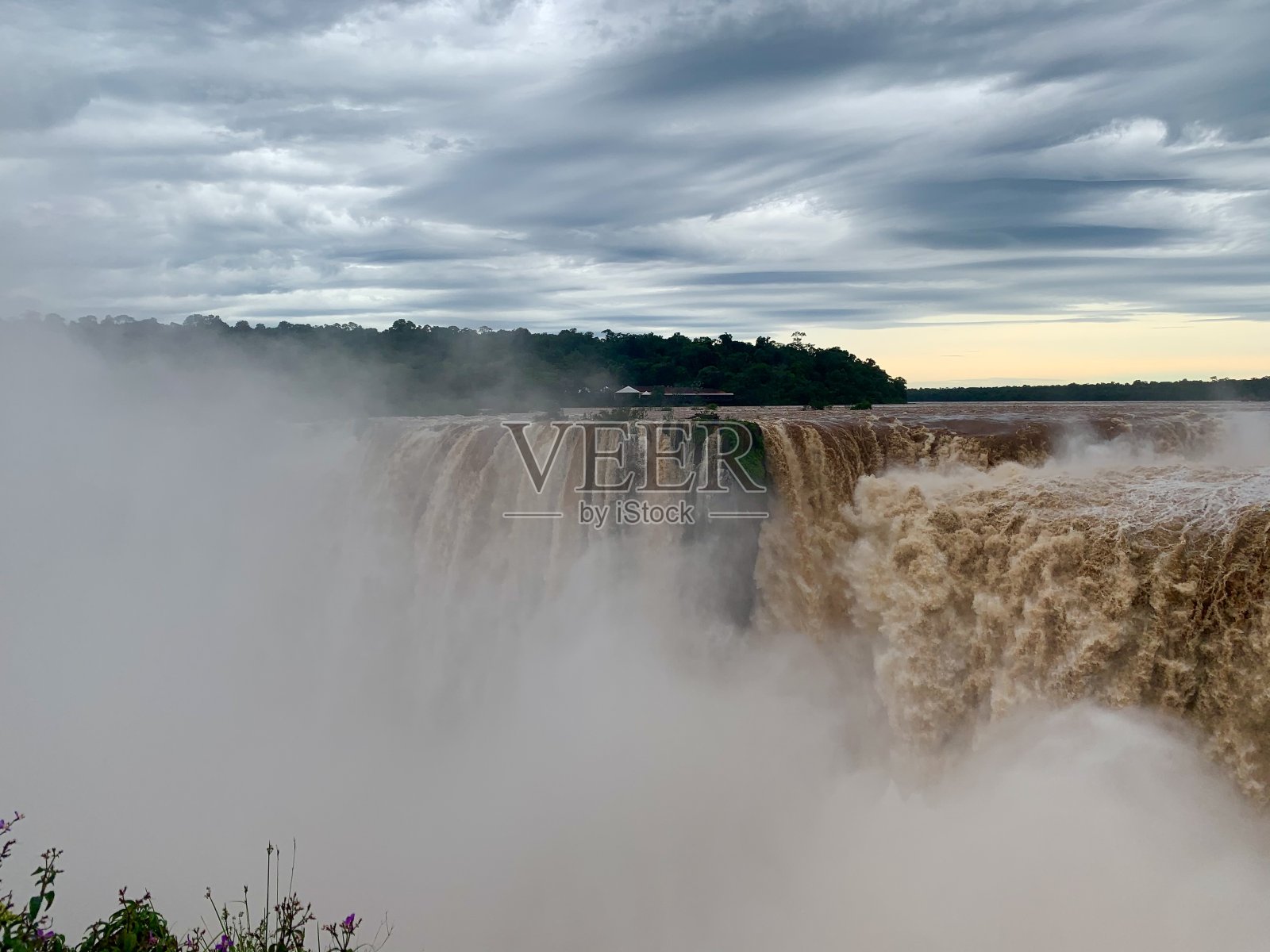 阿根廷米西奥内斯的伊瓜苏瀑布照片摄影图片