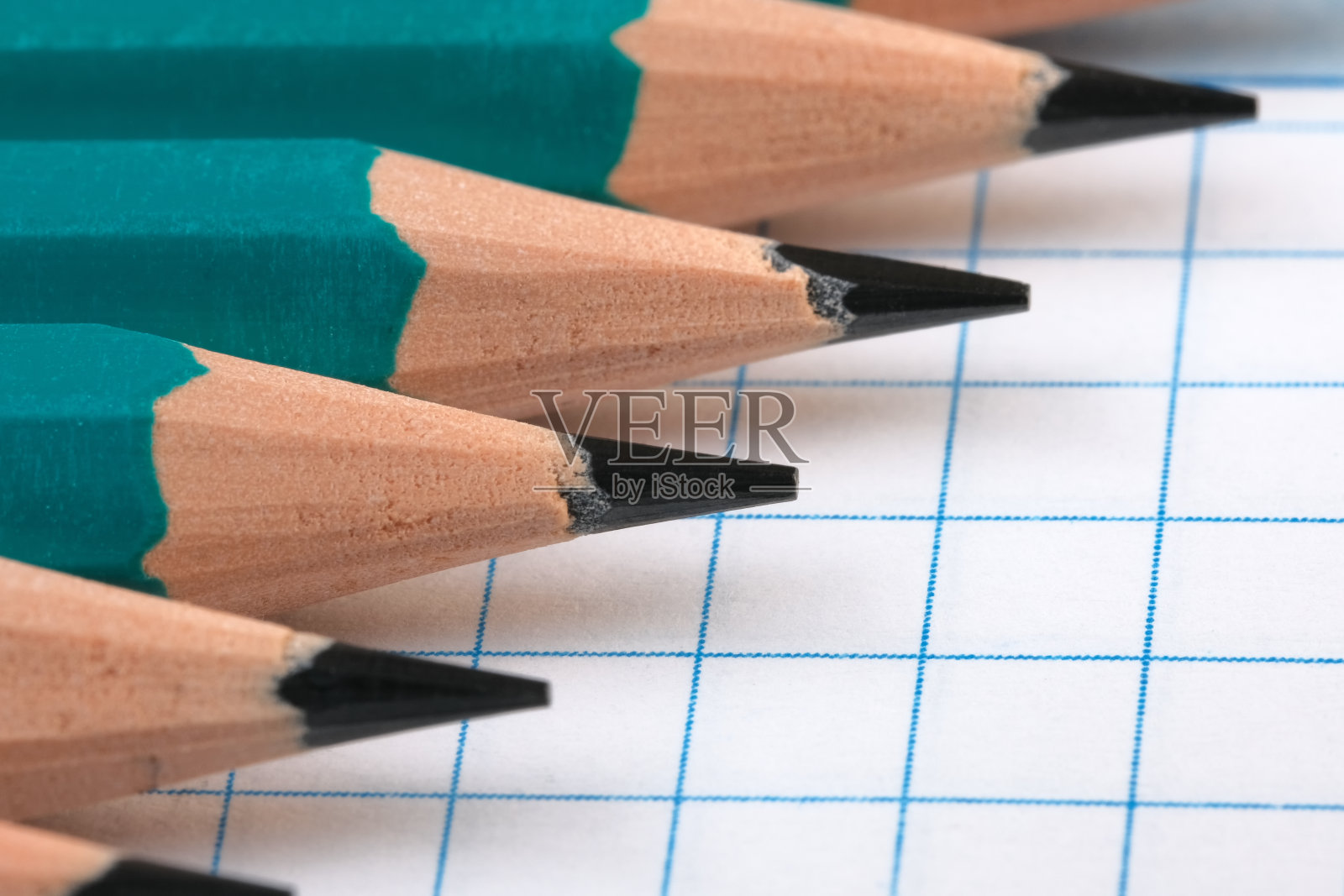 简单的铅笔在一个打开的笔记本上照片摄影图片