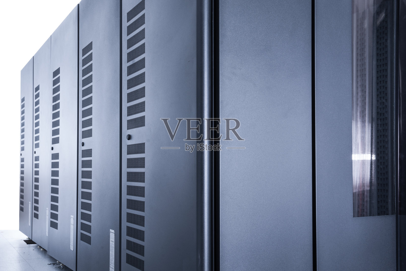 数据中心，配备服务器机柜照片摄影图片