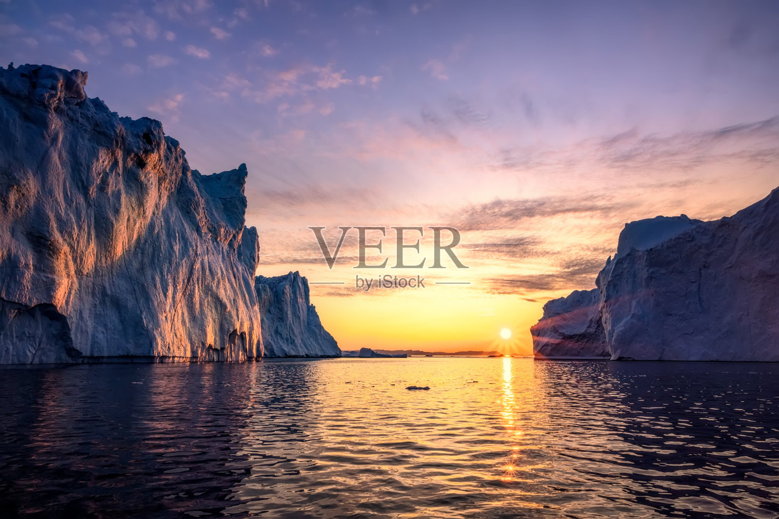 西格陵兰岛迪斯科湾峡湾的漂浮冰川照片摄影图片