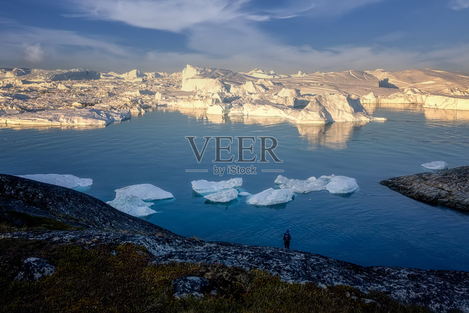 西格陵兰岛迪斯科湾峡湾的漂浮冰川照片摄影图片