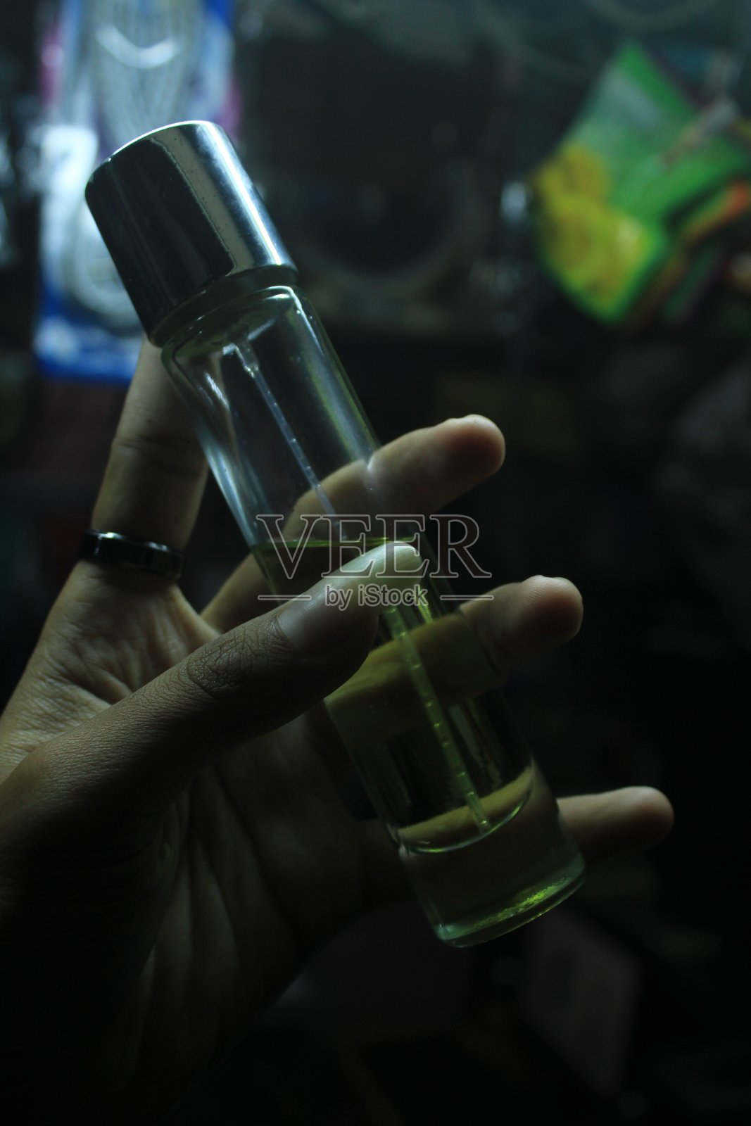 单色的香水照片摄影图片