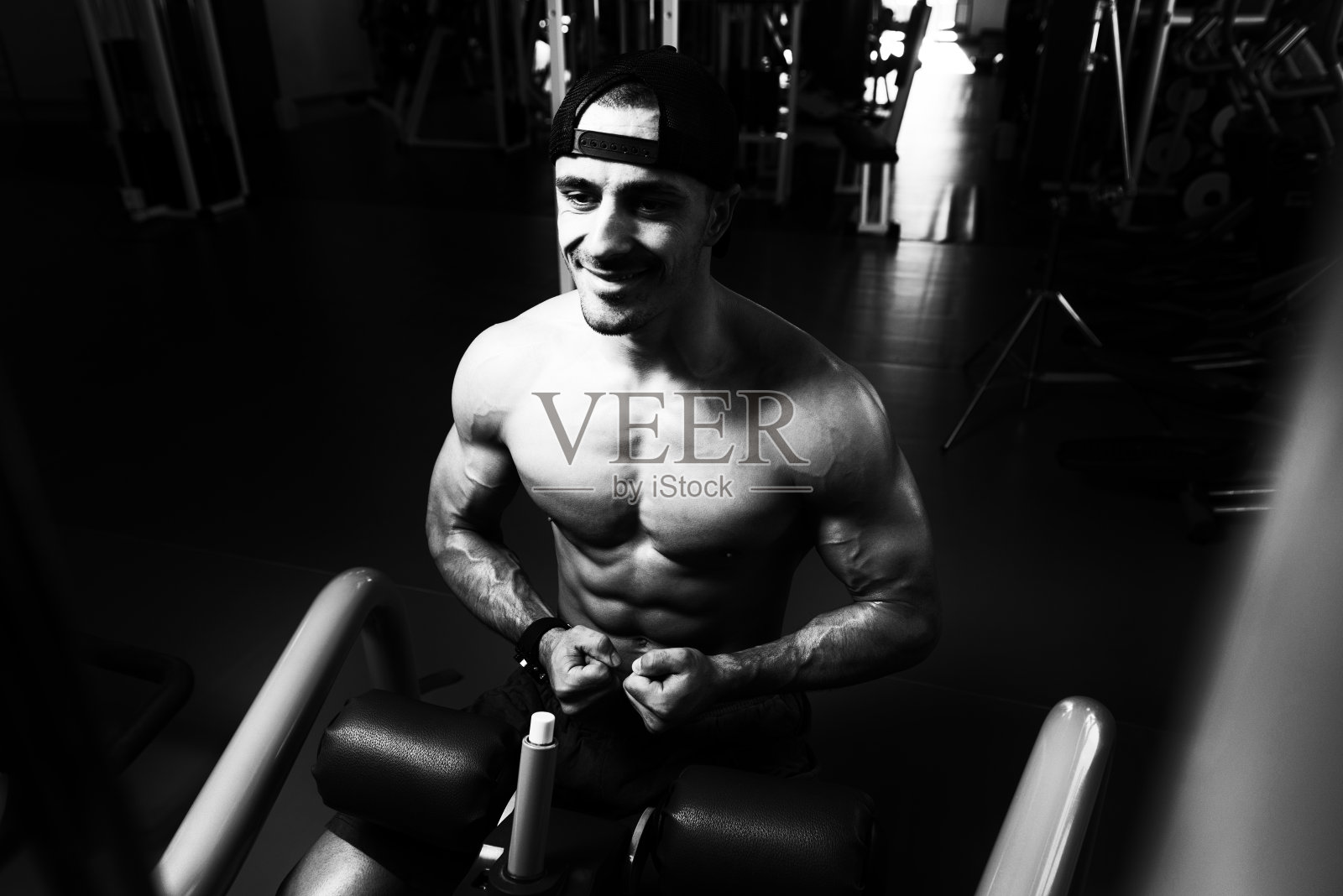 健美肌肉男人的肖像照片摄影图片