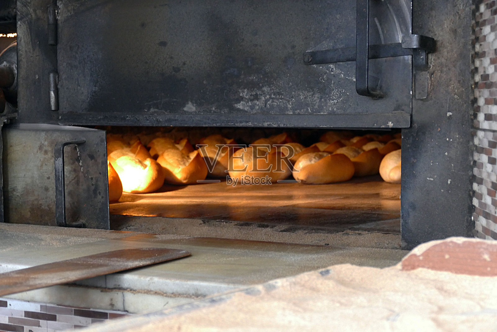 一个大型的经典的烤面包的木烤箱，木烤箱和烤面包，照片摄影图片