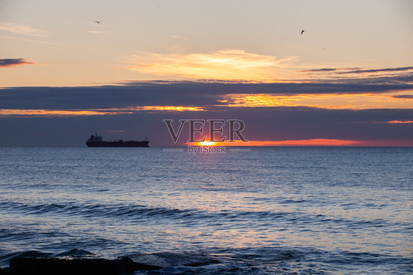 海边的日出照片摄影图片