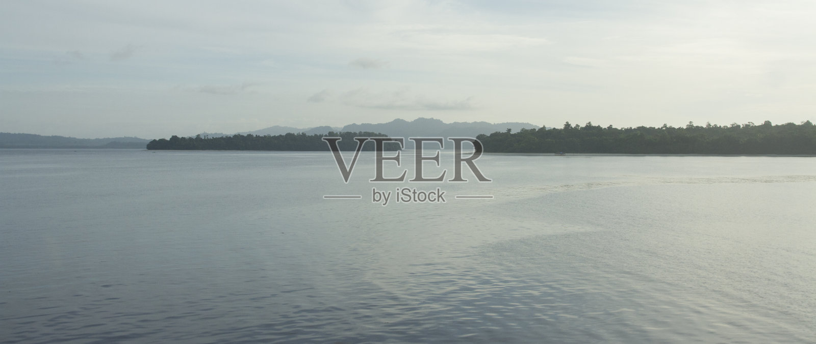 印度尼西亚群岛:北苏拉威西省塔劳区小岛的晨光照片摄影图片