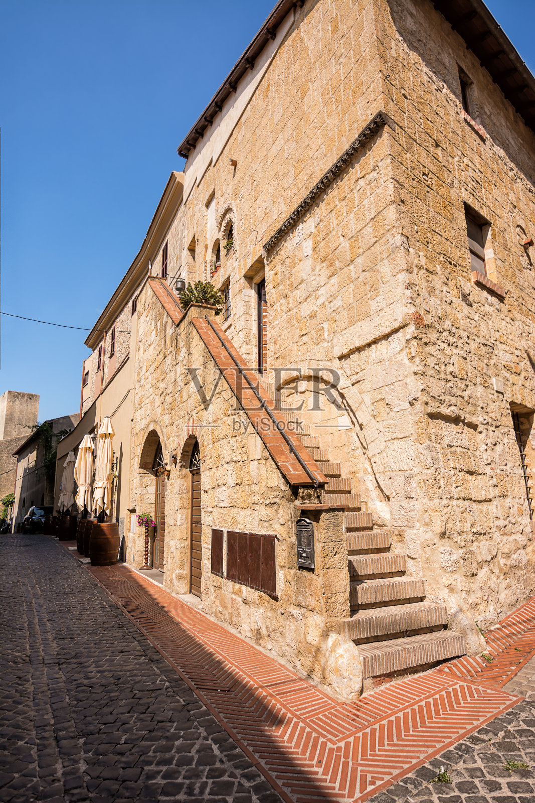 塔奎尼亚历史中心的古老石头房子(意大利)照片摄影图片