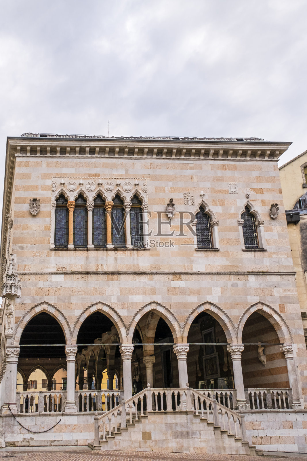 乌迪内，里昂洛洛洛市政厅(意大利弗卢里-威尼齐亚-茱莉亚)照片摄影图片