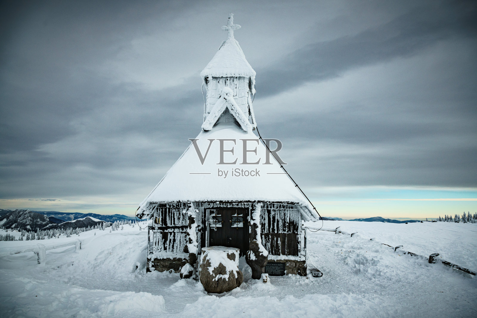 雪玛丽教堂（班德马里耶斯内），韦利卡平原，斯洛文尼亚照片摄影图片