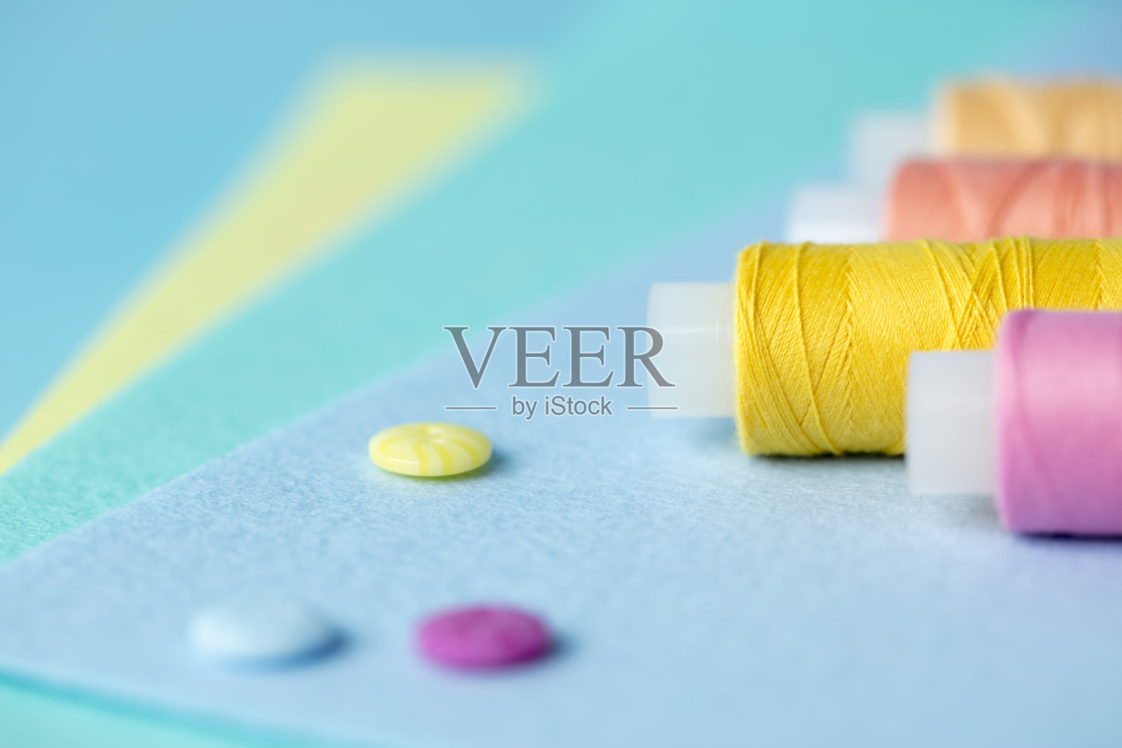 有钮扣的线卷照片摄影图片