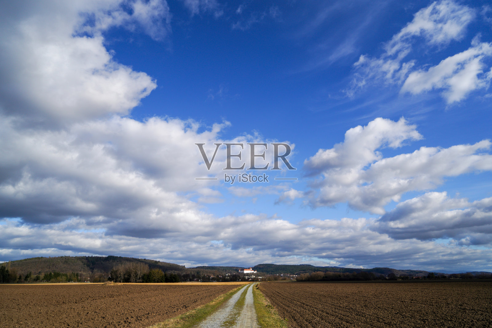 二月的一个下午在巴伐利亚的云和风景照片摄影图片