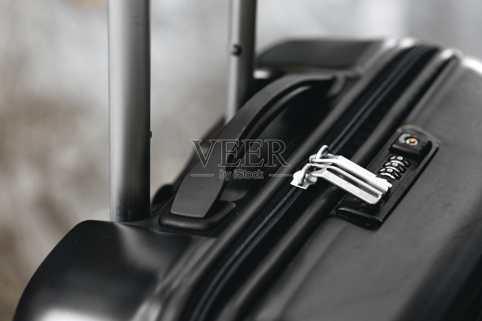 酒店大堂里的旅行箱照片摄影图片