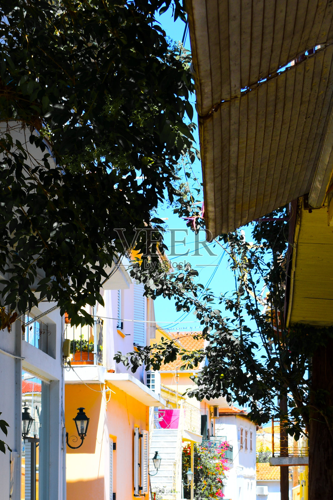 希腊传统街区的街道照片摄影图片