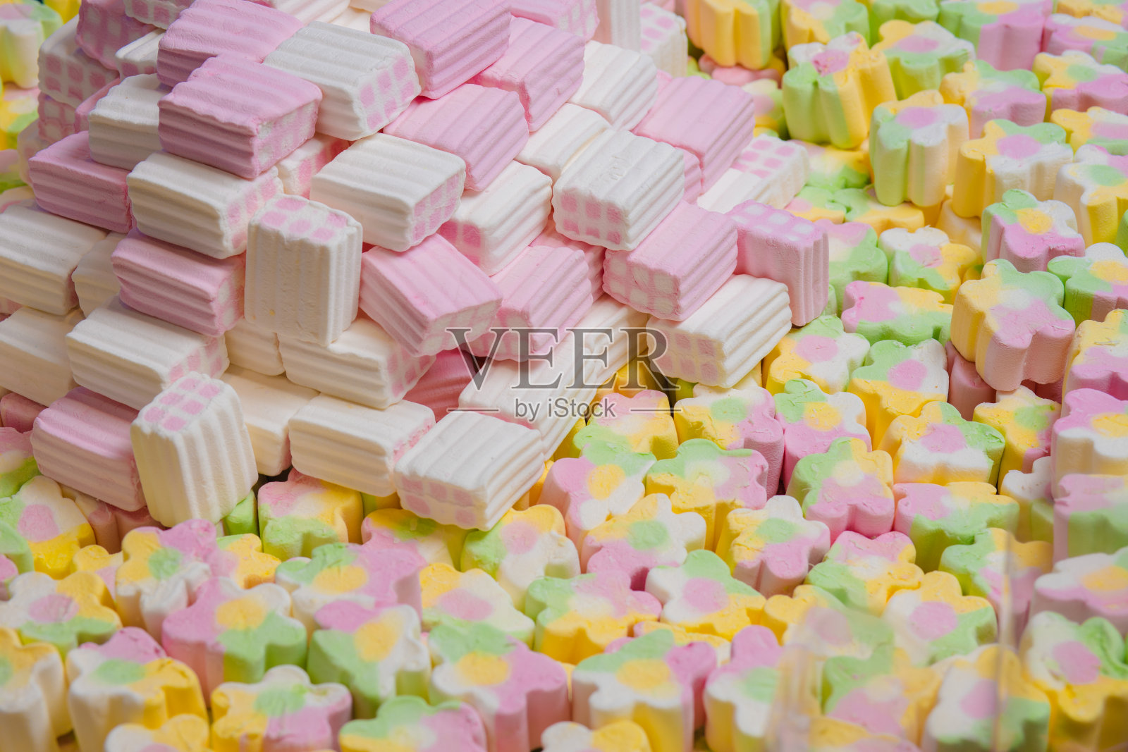 棉花糖。彩色花纹棉花糖的背景或质地。照片摄影图片