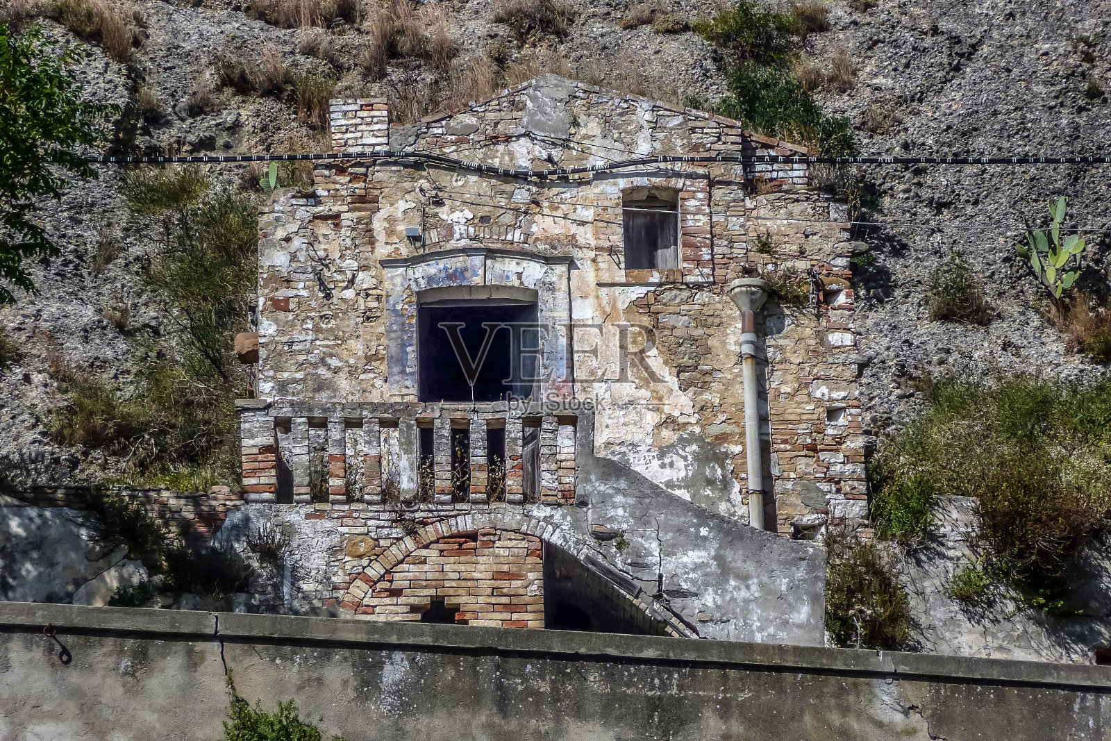 克拉科鬼城的废弃房屋照片摄影图片