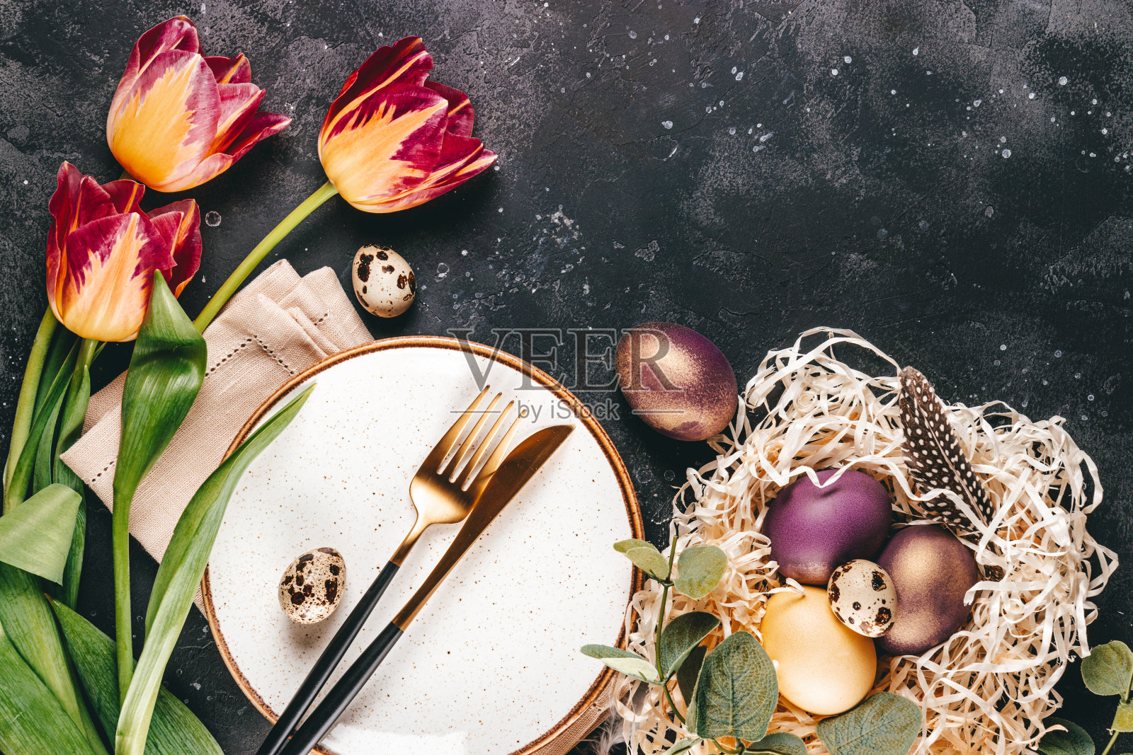 庆祝复活节的桌子设置，俯视图，自由的文字空间照片摄影图片