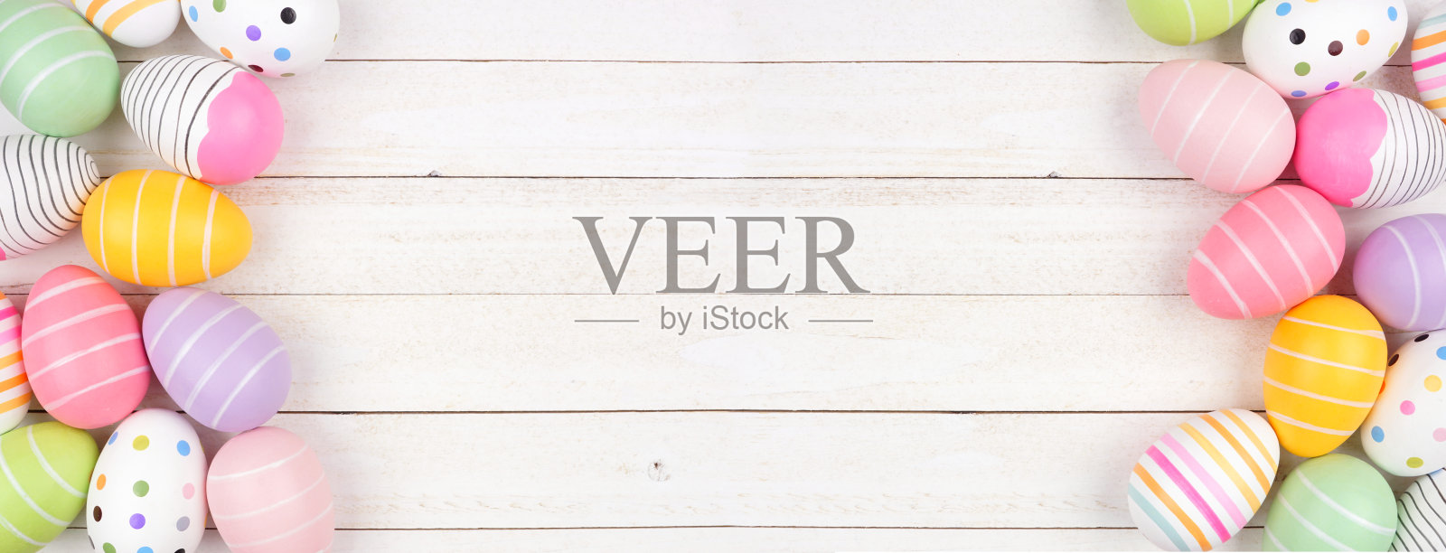 彩色复活节彩蛋两侧边界上的白色木质横幅背景照片摄影图片