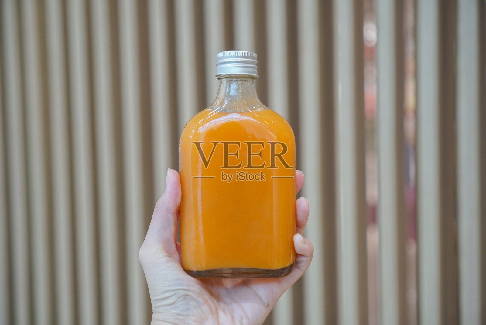 橙冷榨果汁。照片摄影图片