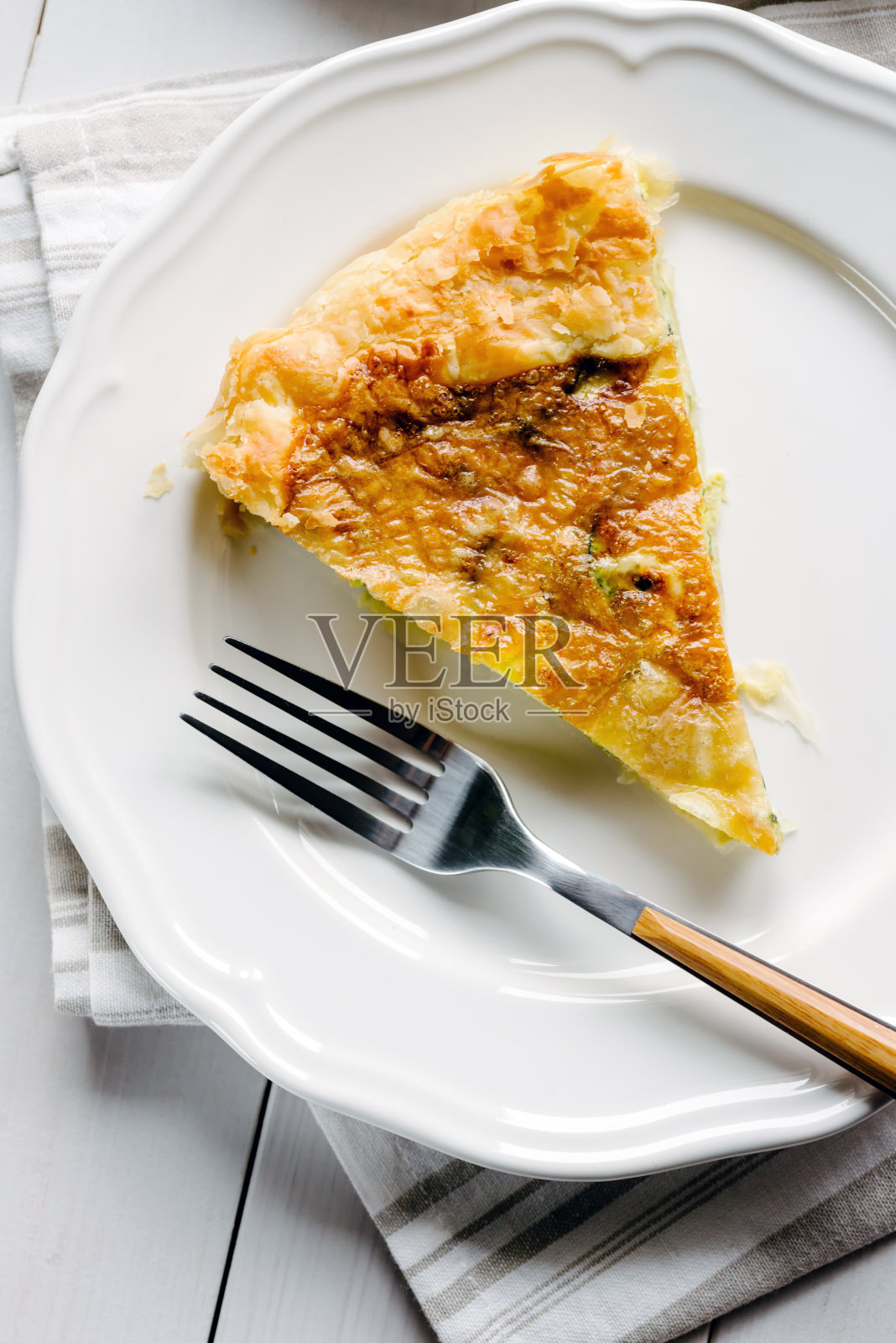 有奶酪和菠菜的美味派照片摄影图片