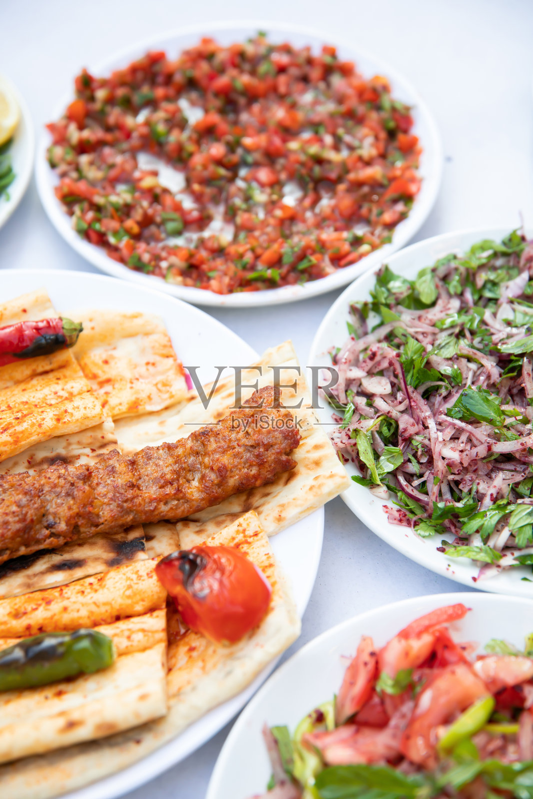 传统的土耳其烤肉串。照片摄影图片