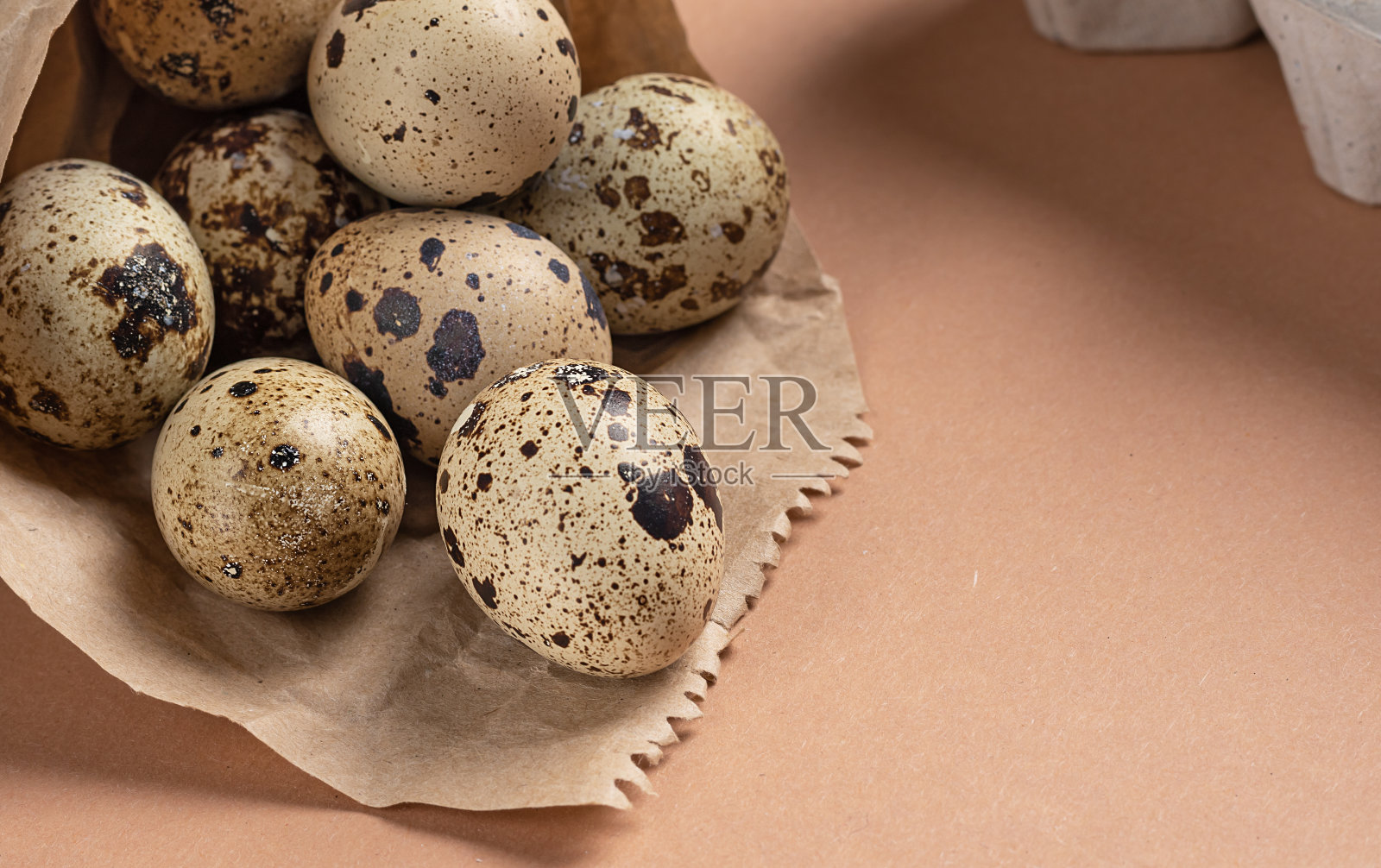 有机鹌鹑蛋复活节装饰俯视图照片摄影图片