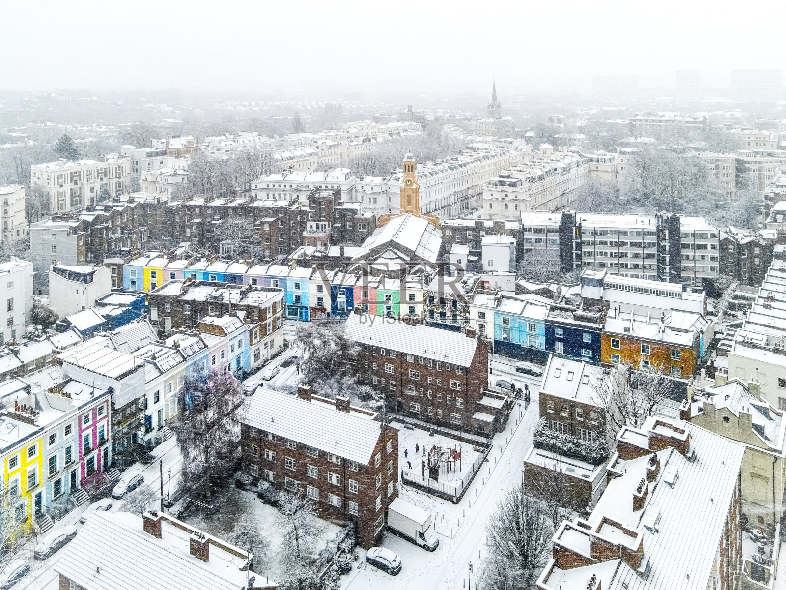 俯瞰伦敦白雪覆盖的诺丁山地区照片摄影图片