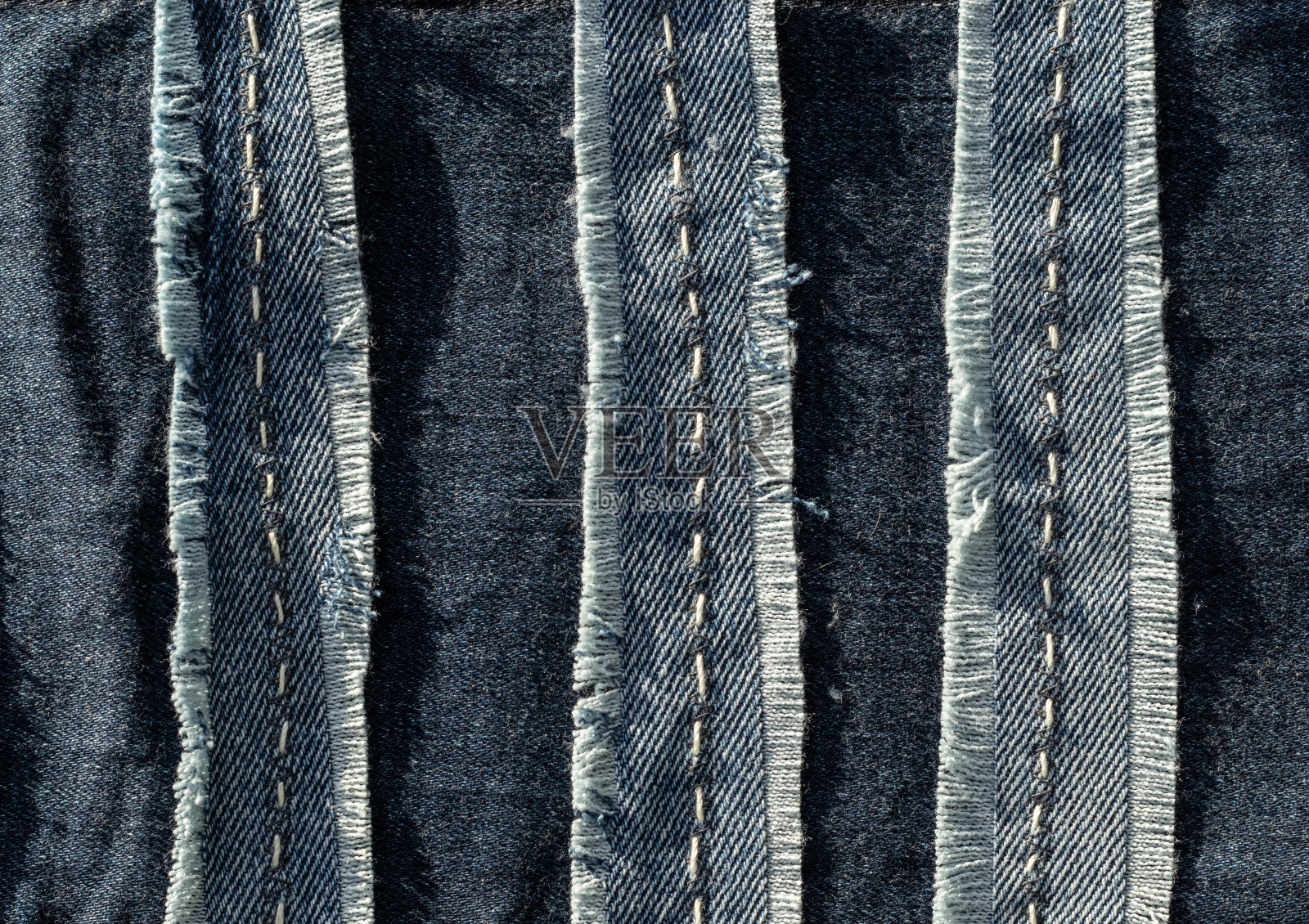 用升级再造的牛仔裤做被子图案。零废物和物品再利用的理念。照片摄影图片