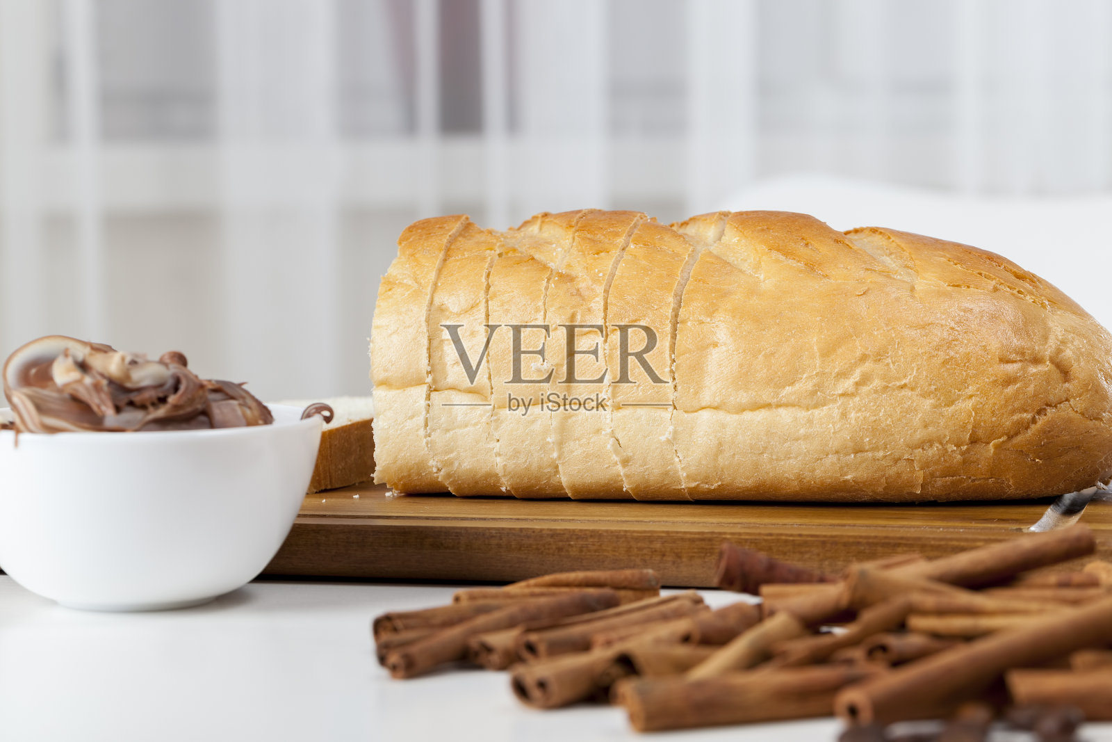 加香料的切片白面包照片摄影图片