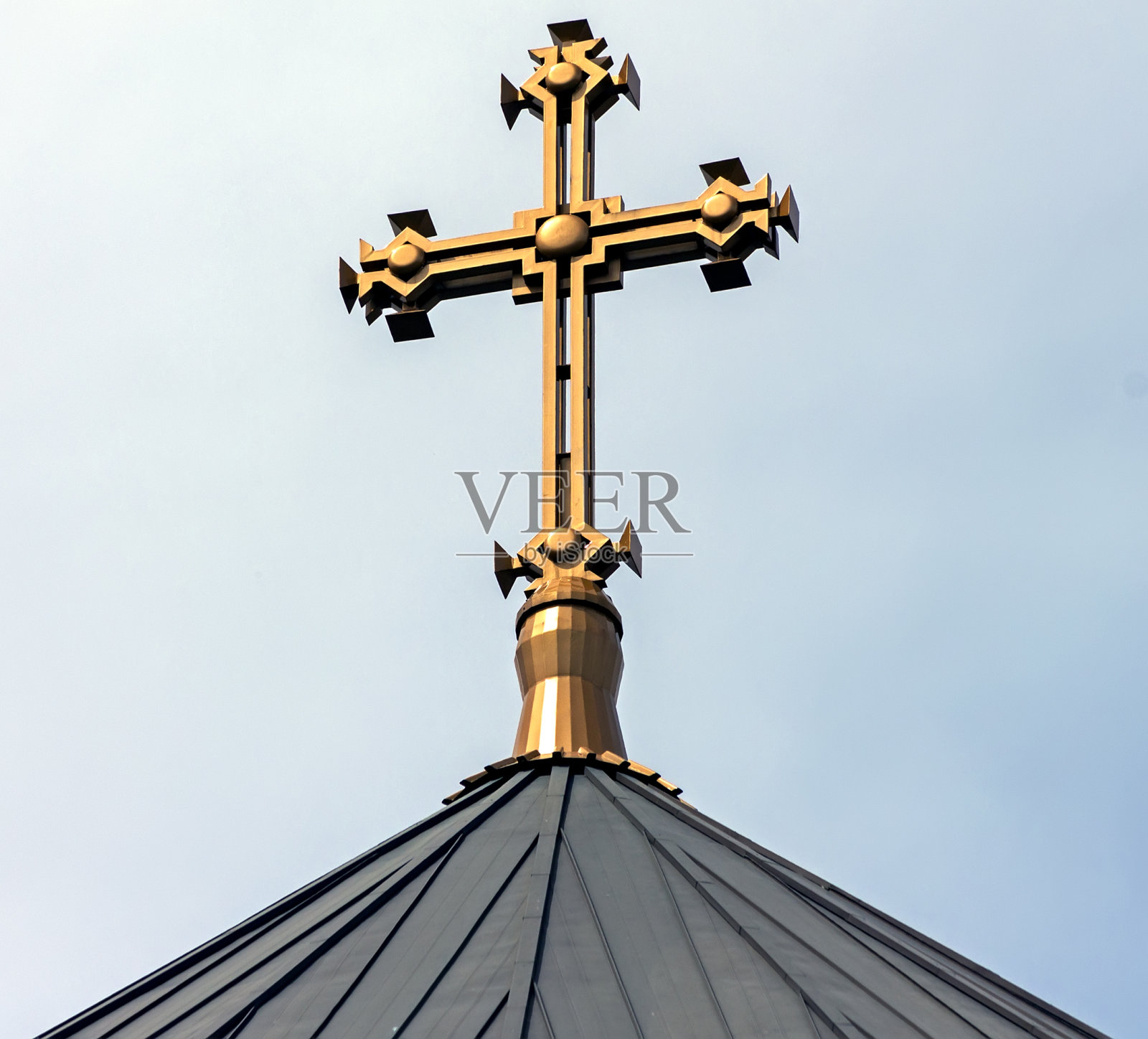亚美尼亚首都埃里温，教堂顶上的十字架。照片摄影图片