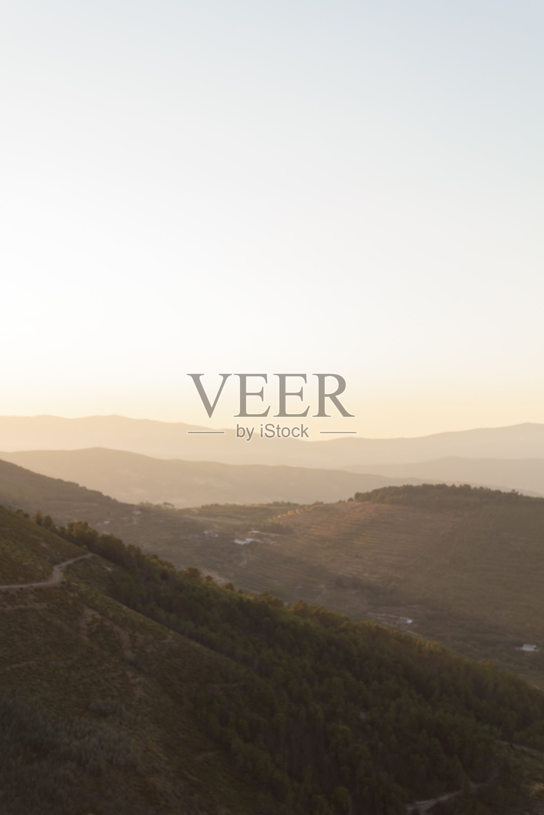 黄昏时分的山景照片摄影图片