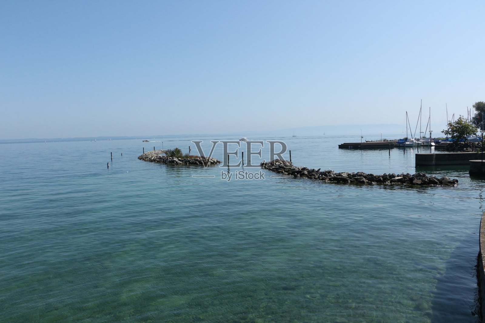 瑞士罗曼香的夏日照片摄影图片