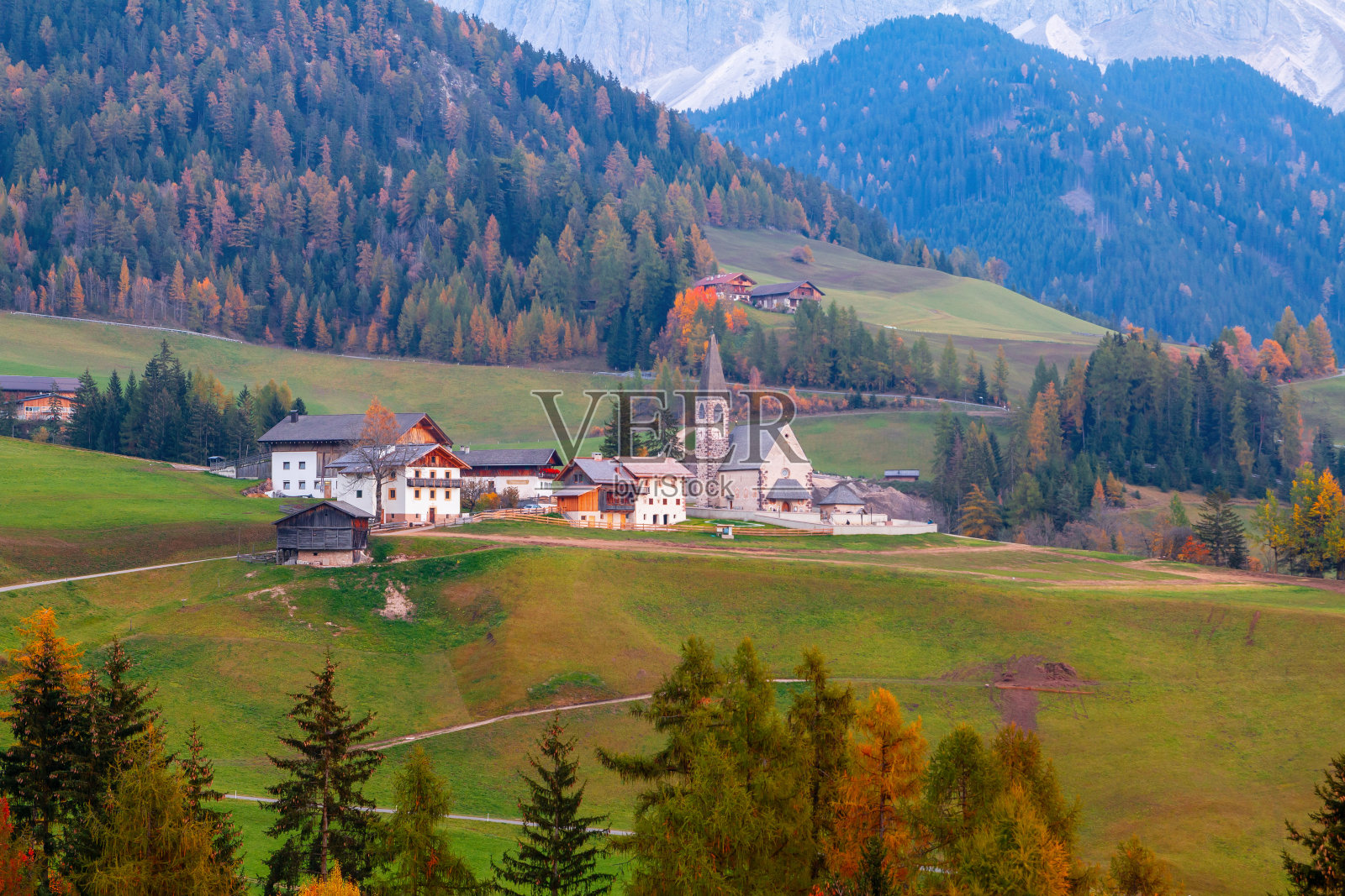 美丽的Dolomites, Odle山脉，Seceda山附近的Santa madalena村，Trentino上阿迪杰省，Val di Funes山谷在南蒂罗尔照片摄影图片