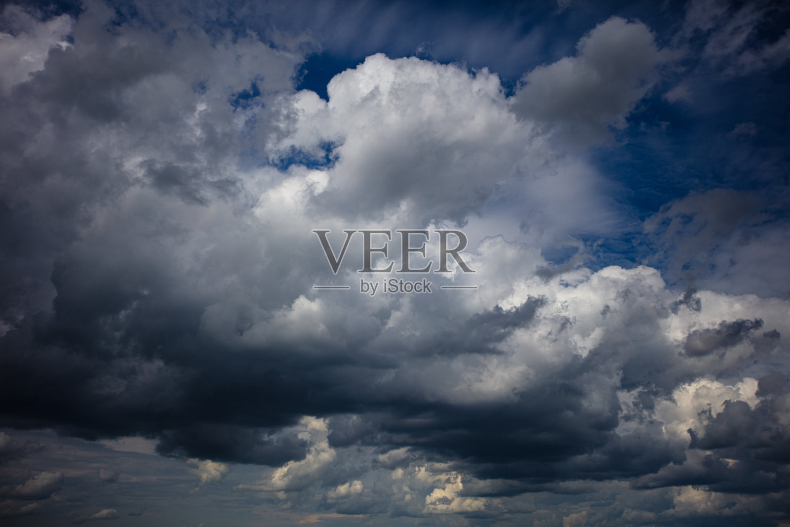 戏剧性的天空和云彩照片摄影图片