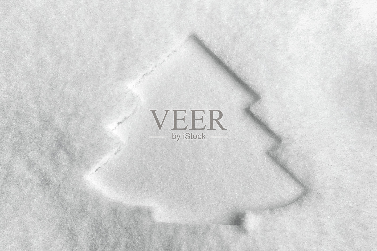 圣诞树的印记在真正的冬天的雪照片摄影图片