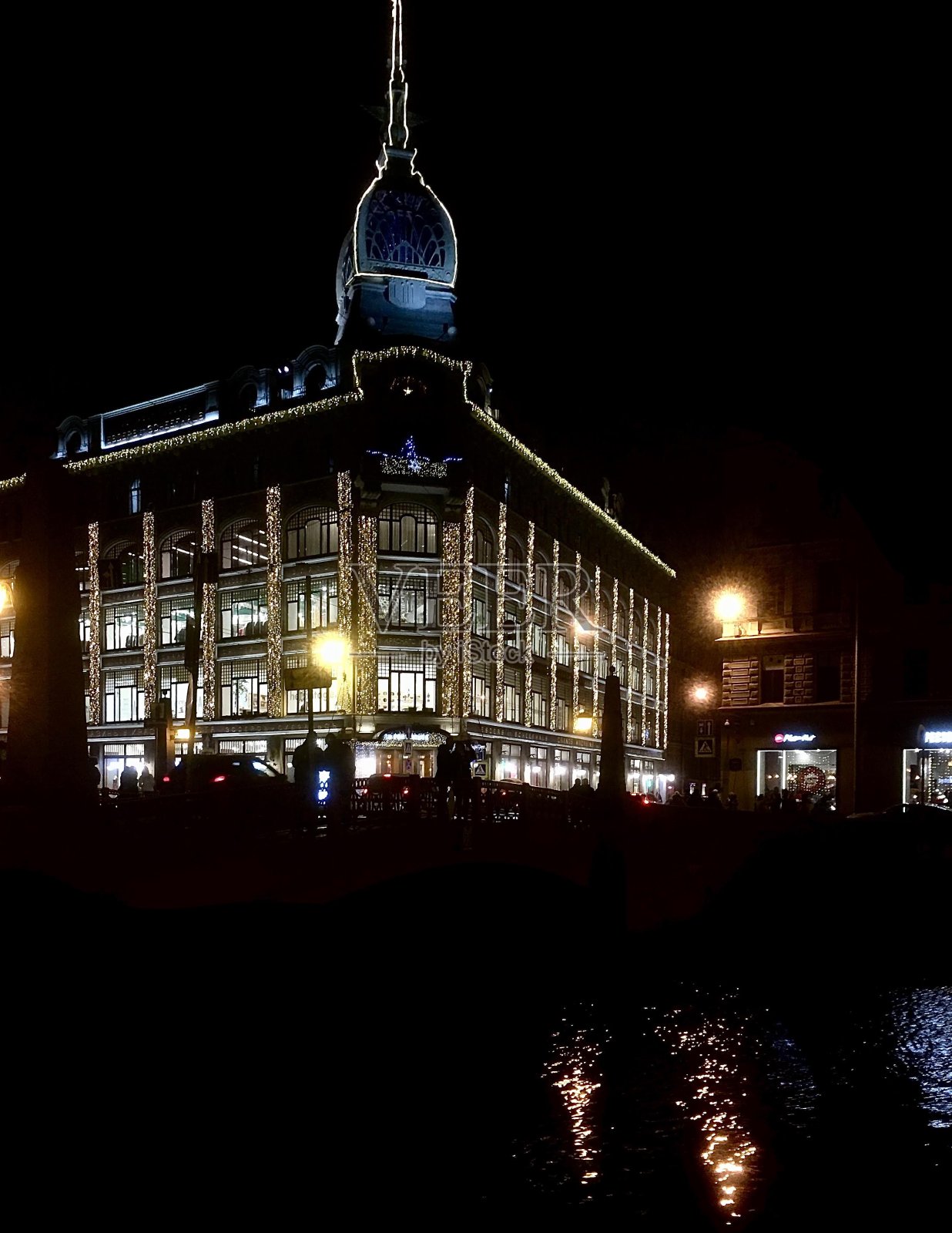 “红桥后”贸易公司在圣彼得堡的新年装饰照片摄影图片